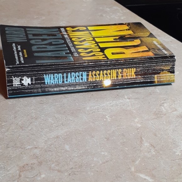 Assassin's Run by Ward Larsen, Paperback - Picture 5 of 6